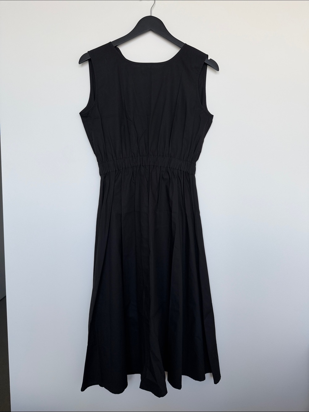 Sleeveless Black Midi Dress with Gathered Waist
